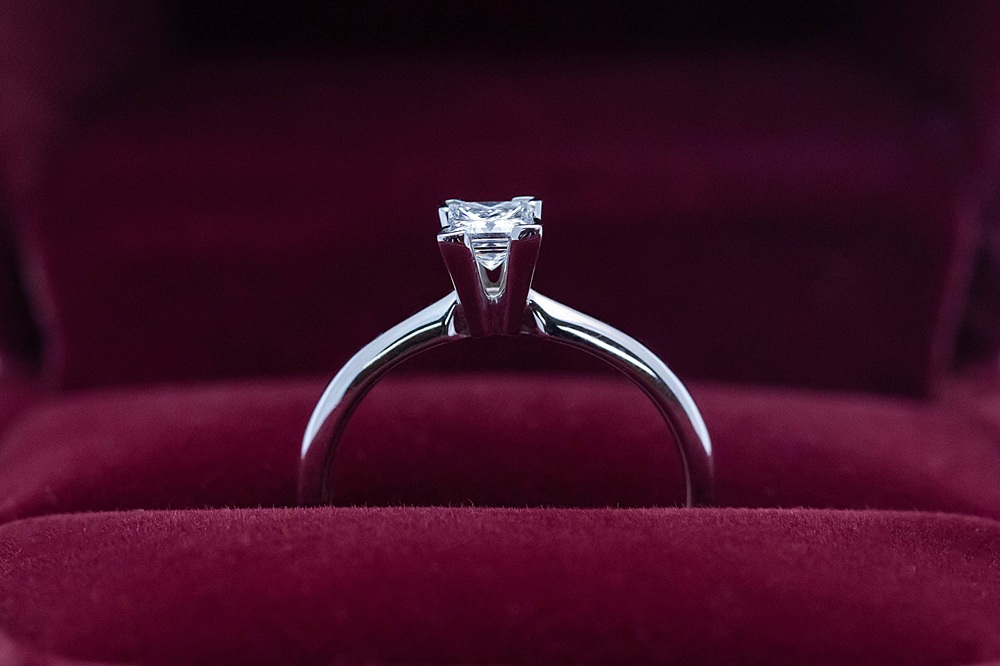 solitaire diamond ring